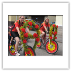 Radsportfreunde beim Umzug des SV08