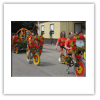 Radsportfreunde beim Umzug des SV08